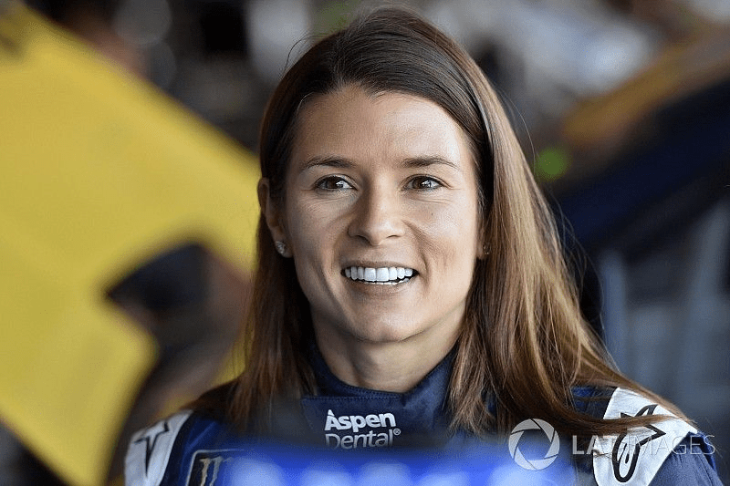 Renée Gracie vs Danica Patrick: Contraste Inesperado!